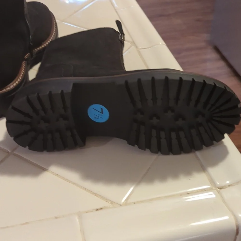 Boots - Picture 3 of 3